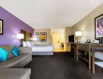La Quinta Inn & Suites by Wyndham Pomona 5