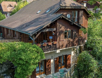 🌲 La Scierie d'Angon – Charm just steps from the lake Welcome to La Scierie d’Angon, a property full of character and unique history, nestled between lake and mountains just a short walk from the beaches of Talloires. 4