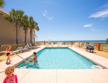La Valencia Beach House by Emerald Coast Retreats 4