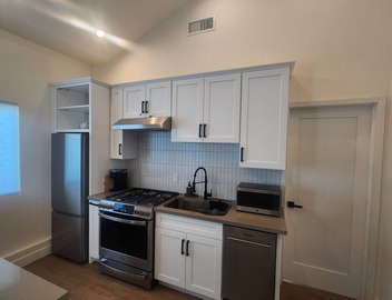 Ladera Heights Retreat, close to LAX, SOFI and the beach, centrally located. 2