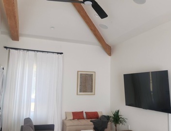 Ladera Heights Retreat, close to LAX, SOFI and the beach, centrally located. 3