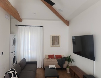 Ladera Heights Retreat, close to LAX, SOFI and the beach, centrally located. 5