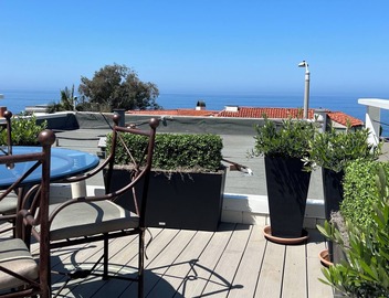 Laguna's Hidden Gem Penthouse 2 BEDROOMS, DEN, Oceanview.Quality Beds, 4 guests 5