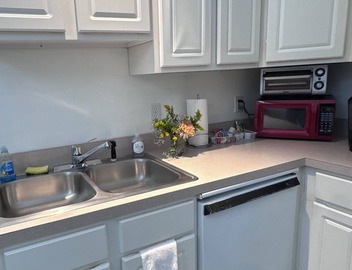 Lakefront Artist's Studio- Relax in Luxury! 3