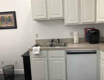 Lakefront Artist's Studio- Relax in Luxury! 4