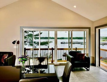 Lakefront Studio Cottage #8 3