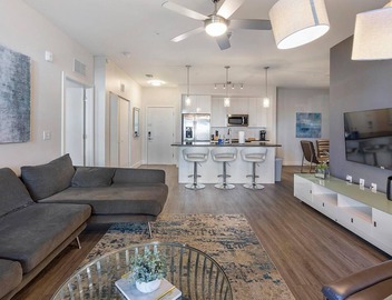 Landing | Stunning 2BD, Gym, Pool 3