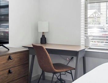 Landing | Stylish 1BD, Gym, Clubhouse 3