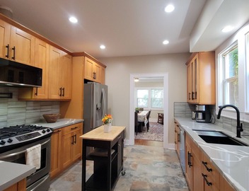 Large 2BR Apartment in North Green Lake 5