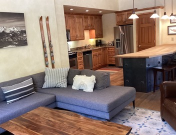 Large Comfortable Condo on 1 level, Spacious stone patio, 5 min to Skiing 3