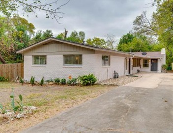 Large Deck, Rec Room! 2-Unit ATX Retreat By Campus 2