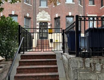 Large DUPLEX Apt 2Bdrm 1Den-Metro 2