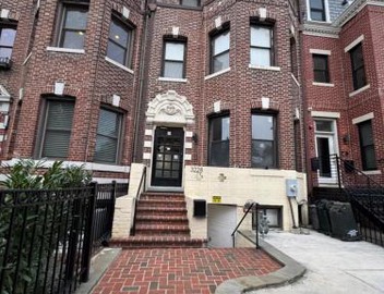 Large DUPLEX Apt 2Bdrm 1Den-Metro 3