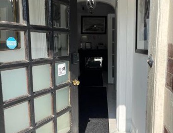 Large DUPLEX Apt 2Bdrm 1Den-Metro 5