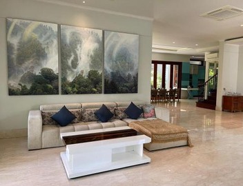 Large Garden Oasis Home in Kemang 4