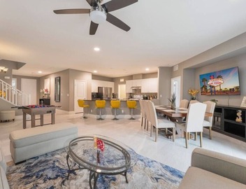 Large Groups! Game Room| BBQ| Spacious| Near Strip 2
