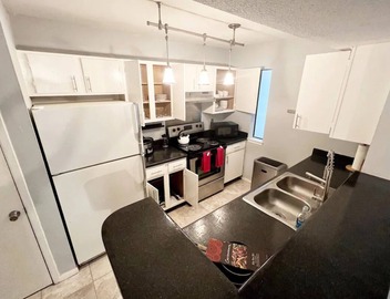Large Modern 2 Bed/2 Bath -7 min DT in Central ATX 5