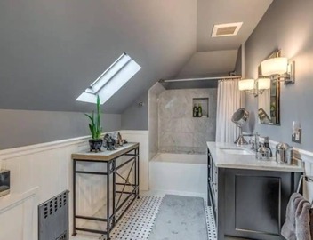 Large Oceanside Apartment. Walk to the beach and many restaurants. Pet Friendly 3