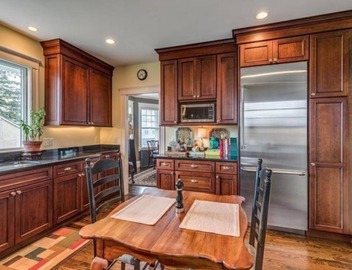 Large Oceanside Apartment. Walk to the beach and many restaurants. Pet Friendly 5