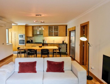 Large Penthouse with Terrace near Gulbenkian 5