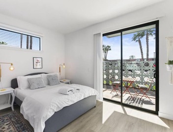 Large Studio Rooftop & Poolside - Walk to Old Town 5