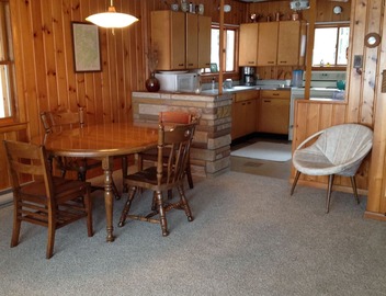 Leaning Pine: A Quiet Lakefront Cottage 4