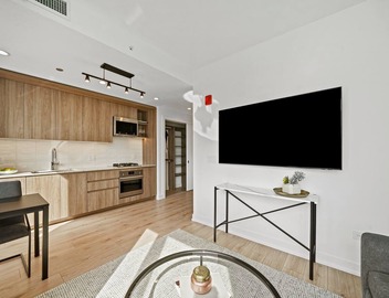 Level studio suite with full kitchen and luxury bath 3