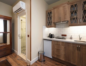Level Suites 2