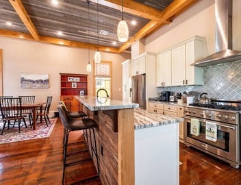 "Life of Riley" 3bd/3ba Irish Channel Home! 3