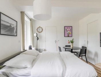 Light-Filled Retreat in historical Paris 2