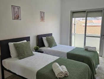 Light Spacious Almada Apartment 3