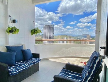 Linda cobertura duplex com varanda no Vila da Serra 2