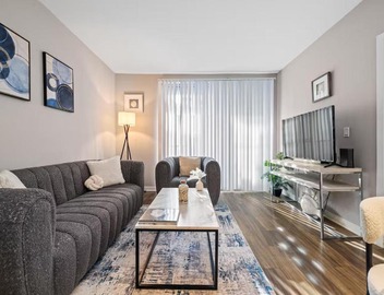 Location Walk to the beach Chic Condo! 2