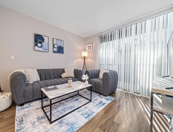 Location Walk to the beach Chic Condo! 3