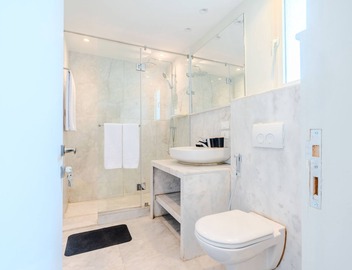 Longchamps Hotel 2
