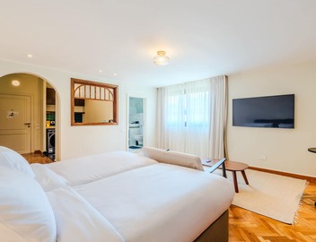 Longchamps Hotel 3