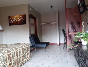 Longview Inn 3