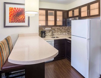 Look No More! Contemporary 1BR Suite with Full Kitchen, Pets are Welcome! 5