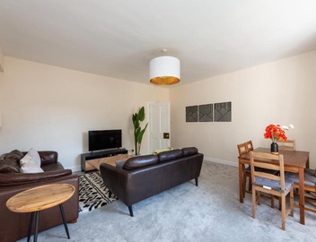 Lovely 3 bed apartment in central Edinburgh 4