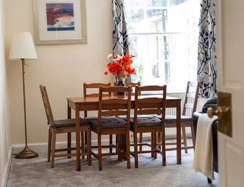 Lovely 3 bed apartment in central Edinburgh 2