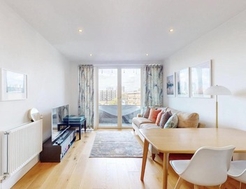 Lovely Apartment with Balcony - 3 min to Station 4
