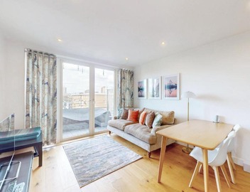 Lovely Apartment with Balcony - 3 min to Station 3
