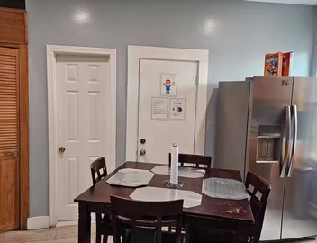 Lovely fully equipped 4-bedroom apartment in charming Boston with parking. 2