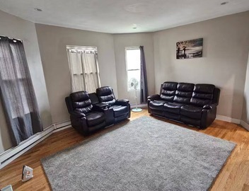 Lovely fully equipped 4-bedroom apartment in charming Boston with parking. 5
