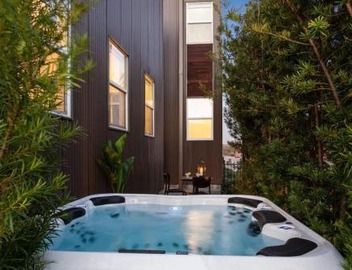 Lower Garden District Luxury Combo Pool & HotTub 3
