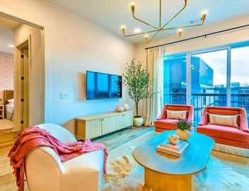 Lux. Dolly’s Dream! Lux Home on Main St! 11 beds! 2