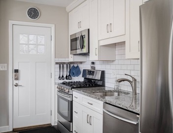 Lux Family Friendly Midtown Bungalow 2BR 2BA - Walk to Beltline! 4