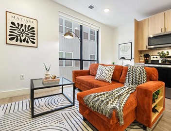 LUX Studio King Bed Free Parking PITT CMU 4