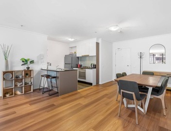 Luxe 2-Bed Apartment with River Views Near Casino 4