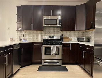 Luxe 2BD/2BA Townhouse in Hip Area - Near Metro 4